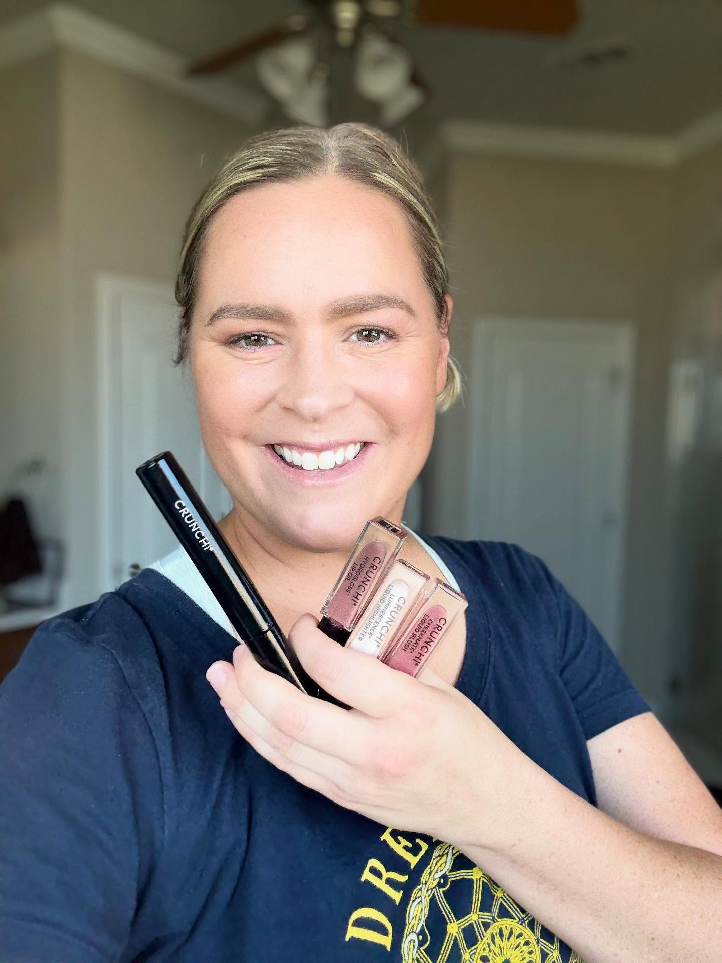What’s your motto rn? ✨Golden moments come and go, but taking the time for YOU is the real Golden Hour. 
💁‍♀️Everyday mama’s, I see you. Sleep is more important right now, when your makeup may not be. (I’ve at least been slapping my skincare on my face, décolleté and hands while running out the door.) Plus, being aware of ingredients is crucial. For breast cancer prevention, it just helps us be more aware. What are we really SLAPPING on our bodies? Most women up to 40+ products a day… 
😛 It’s so hard to prioritize for yourself when you barely MAKE LIFE. Running to be on time, with a kid in a poopy diaper, trying to make it to yoga lol (my day.) (I intentionally took some time out to stop, add some glow and color to know that helps me step forward in a brighter way.) 
😮‍💨So breathing in deep, and spending a small moment to look my best. SO, I can bring the best for my fam and the people around me.
⭐️Coming out better each day is my motto rn 👆#movementmama #holisticliving #cleanbeauty #crunchicollection #beautyonamission #breastcancer #octoberbreastcancerawareness #livewell #brighter #risebyliftingothers